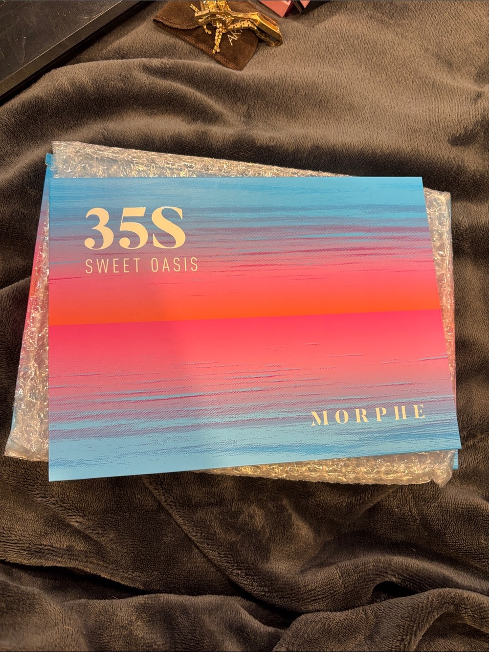 Morphe 35S Sweet Oasis Palette - Blue and Pink Gradient with Gold Foil - Picture 2 of 4